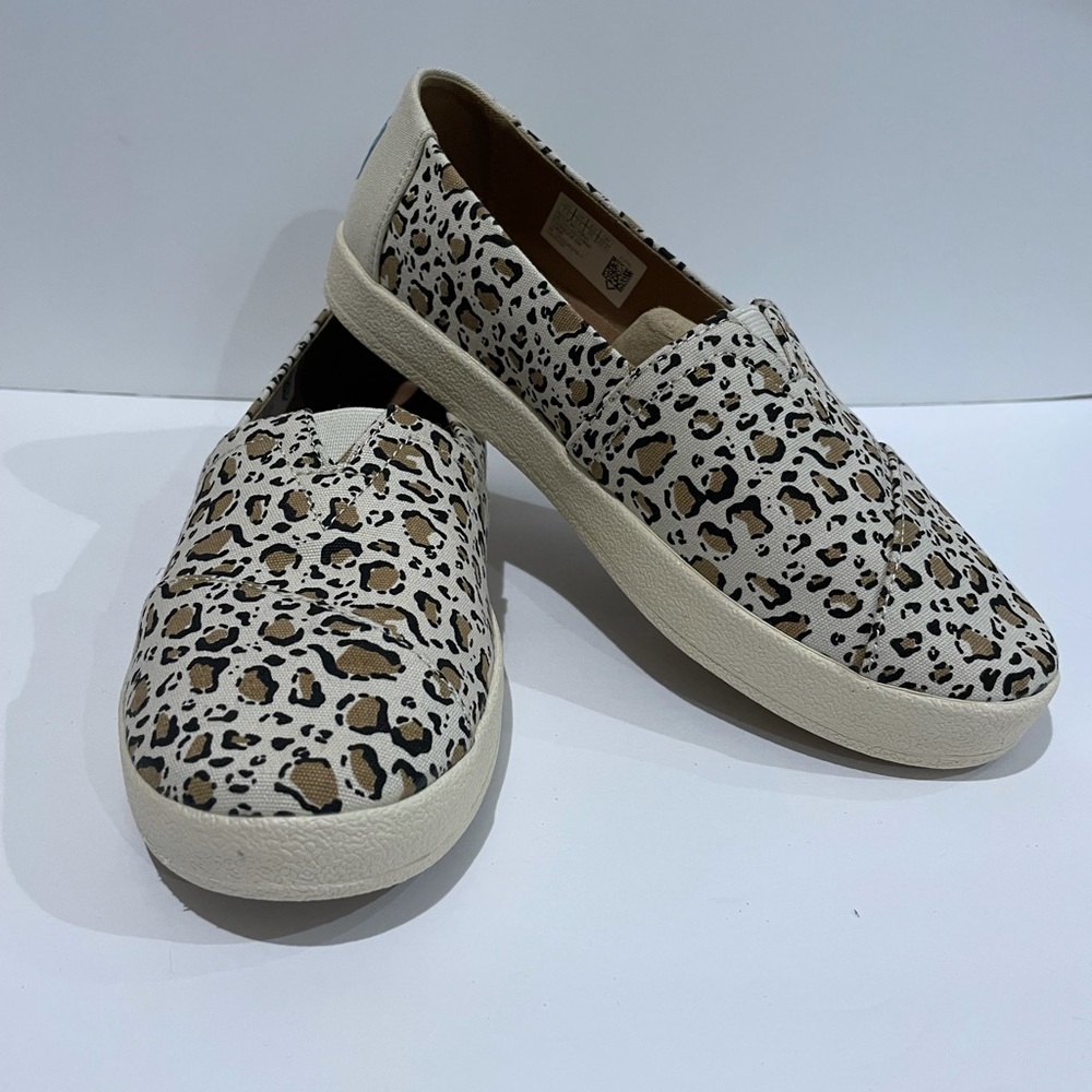 TOMS women’s Avalon shoe. Birch Multi Lynx, size 5.5